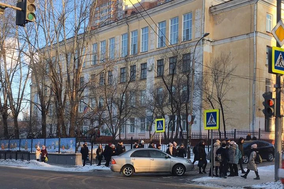 Тотальная эвакуация школьников прошла сегодня в Хабаровске и Комсомольске-на Амуре