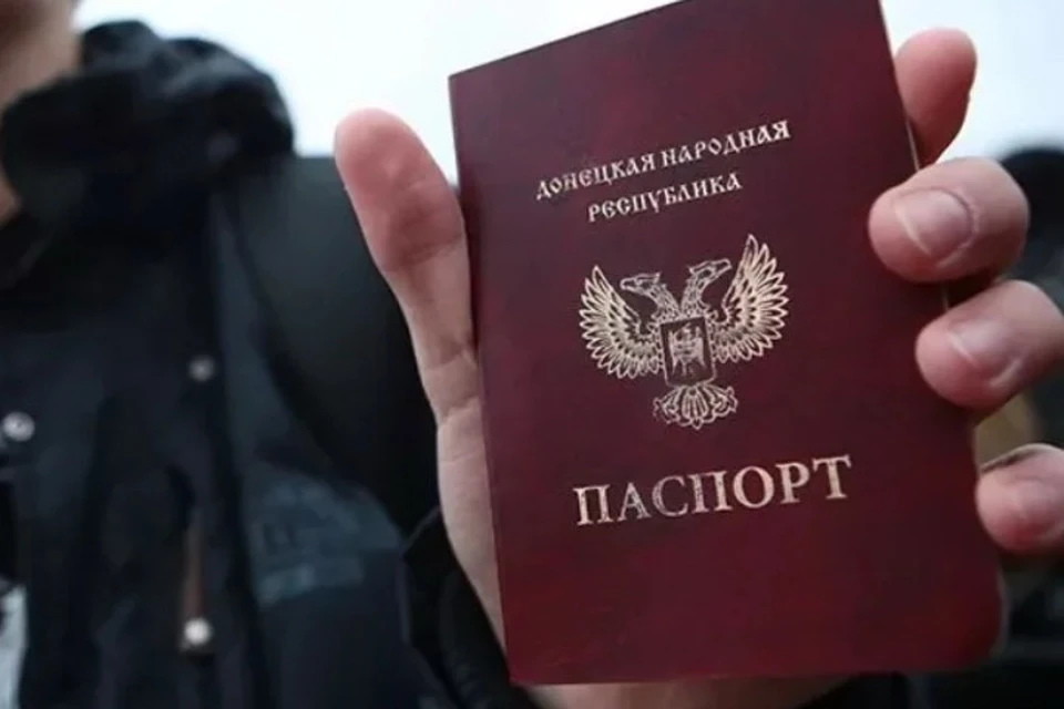 Украинские пограничники просто ошалели, когда молодой человек предъявил им паспорт гражданина ДНР. Фото: zen.yandex.com