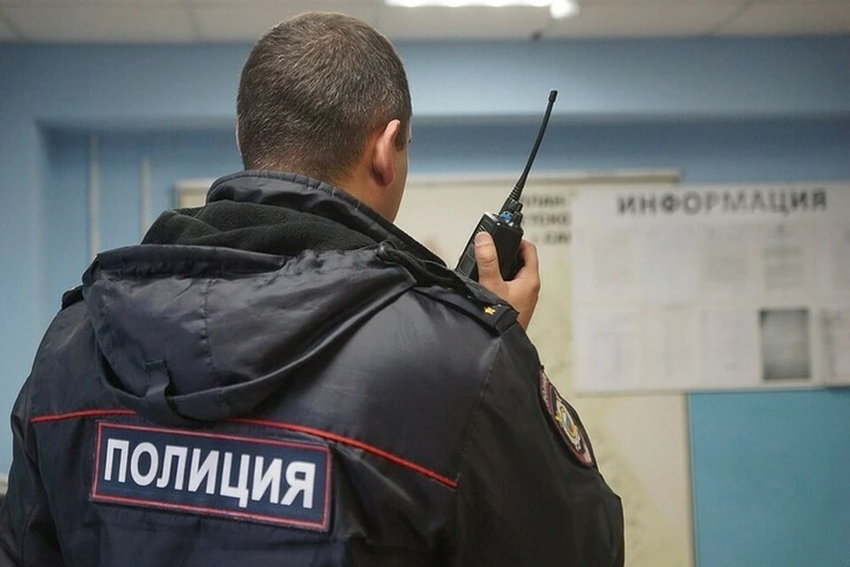 В Новороссийске двое мужчин в медицинских масках напали на продавца магазина