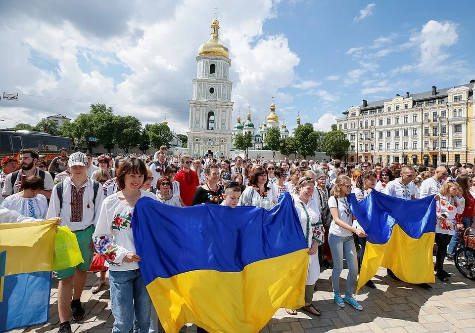 Украина исполнил. Население Украины. Украина население вышли. Фото лидера Незалежной на Украине. Украние.