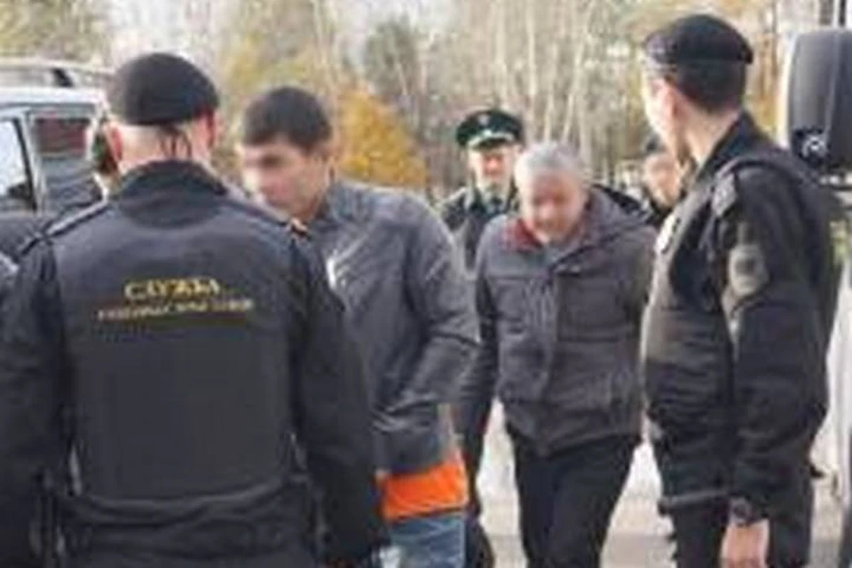 В Хабаровске судебные приставы выдворили за границу 12 иностранцев-нелегалов