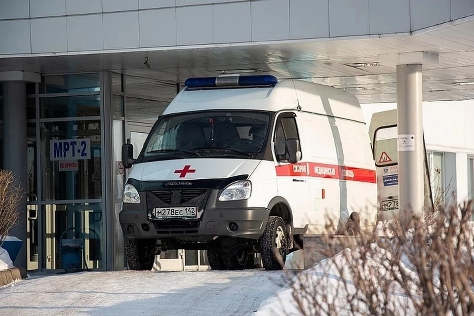 Водитель фуры погиб после столкновения с автобусом на трассе Кузбасса
