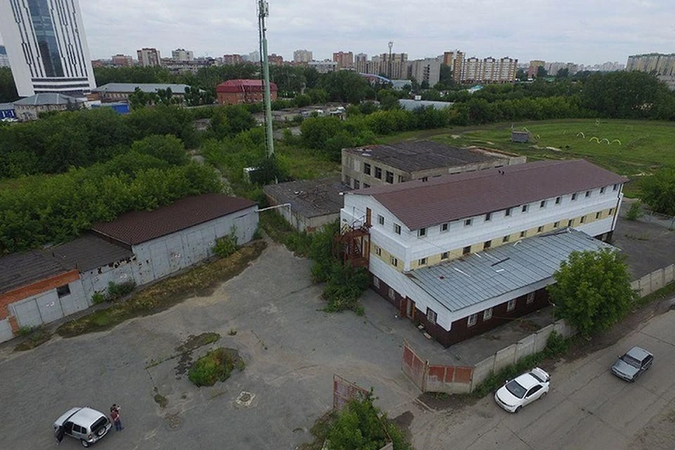 В Тюмени не могут найти покупателей на коммерческий объект с гаражом и арочником. Фото: департамент имущественных отношений Тюменской области