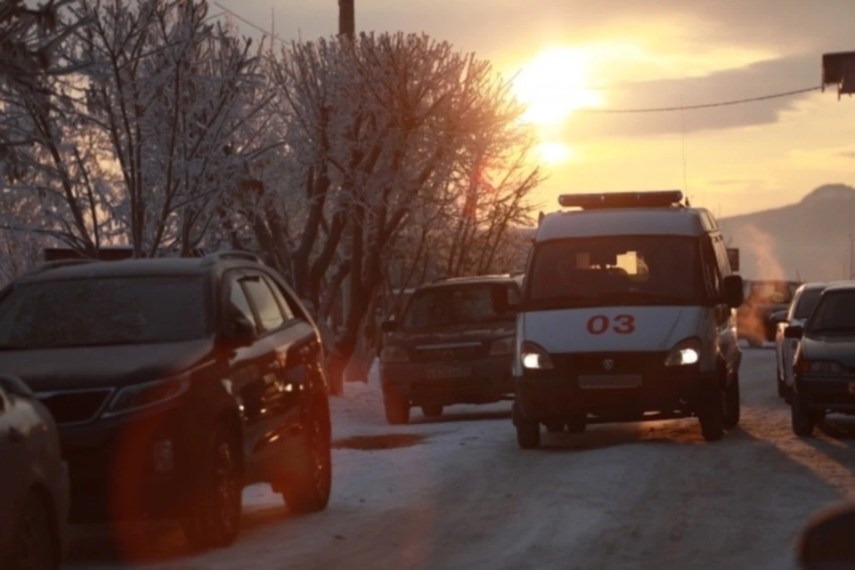 На скорой потерпевшую отвезли в больницу