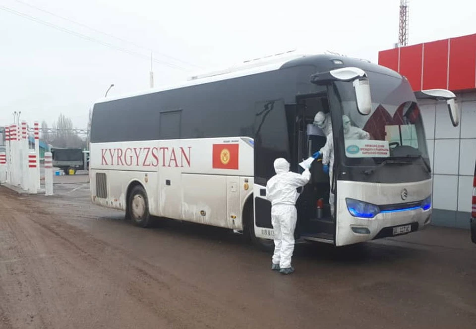 Первый автобус со студентами прибыл в Бишкек.