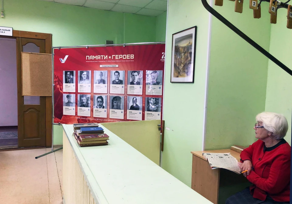 Сейчас на стенде размещены истории геров, родившихся в январе.