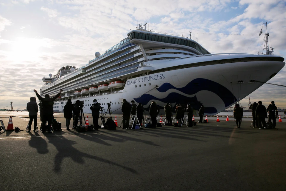 Количество заболевших коронавирусом на круизном лайнере Diamond Princess, который стоит у берегов японского города Йокогама, достигло 218 человек.