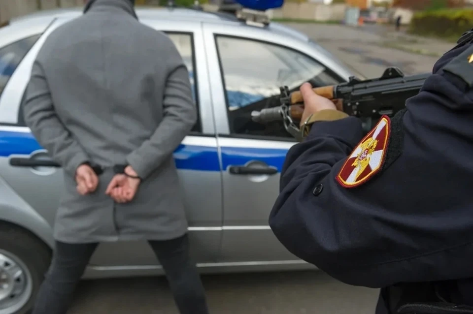 В Ленобласти задержали полицейских, которых подозревают в похищении человека и вымогательстве.