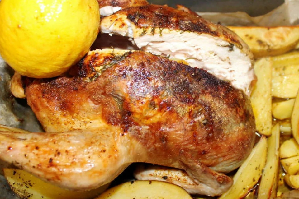 Мясо кур пичкают гормонами и накачивают водой: проверяем и развенчиваем мифы.