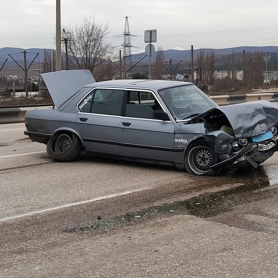 Под Севастополем столкнулись Hyundai и BMW - KP.RU