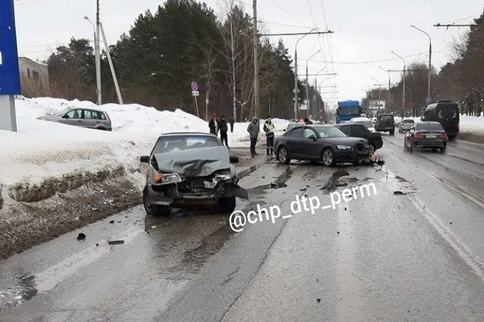 Водитель ВАЗа погиб на месте. Фото: ЧП.ЛТП Пермь