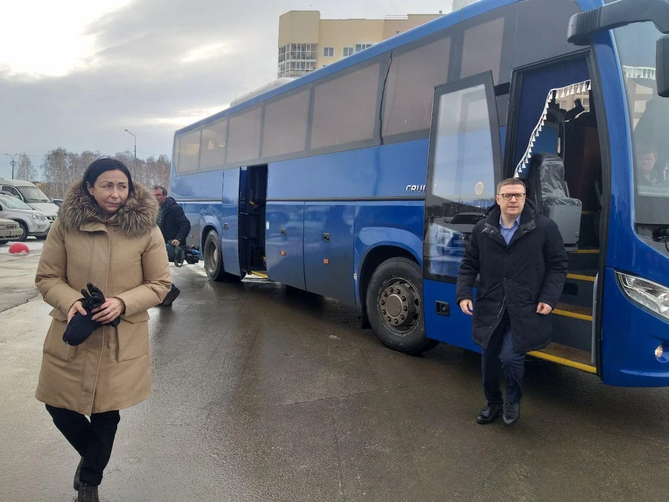 В автобусе вместе с чиновниками едет журналист КП-Челябинск.