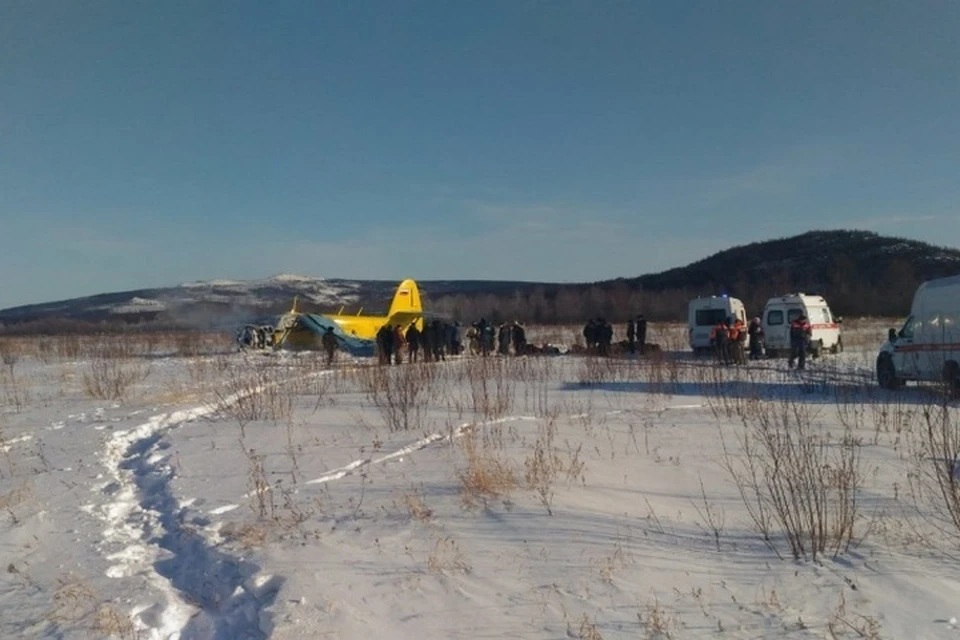 Самолет не смог набрать нужную высоту и рухнул на землю. Фото: ГУ МЧС России по Магаданской области.