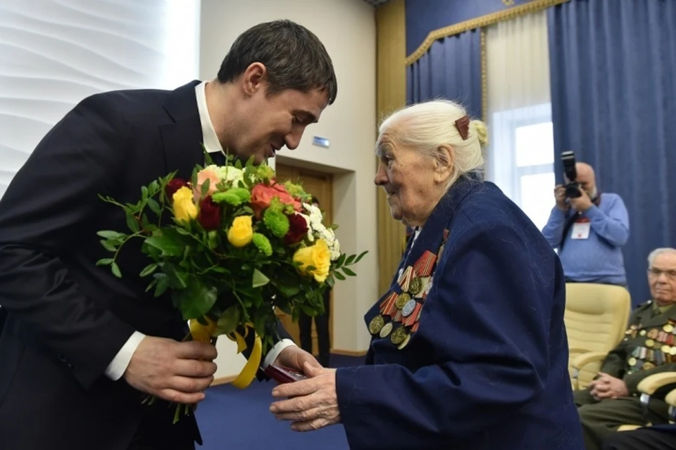 Глава Прикамья Дмитрий Махонин поздравил ветеранов. Фото: краевое правительство.