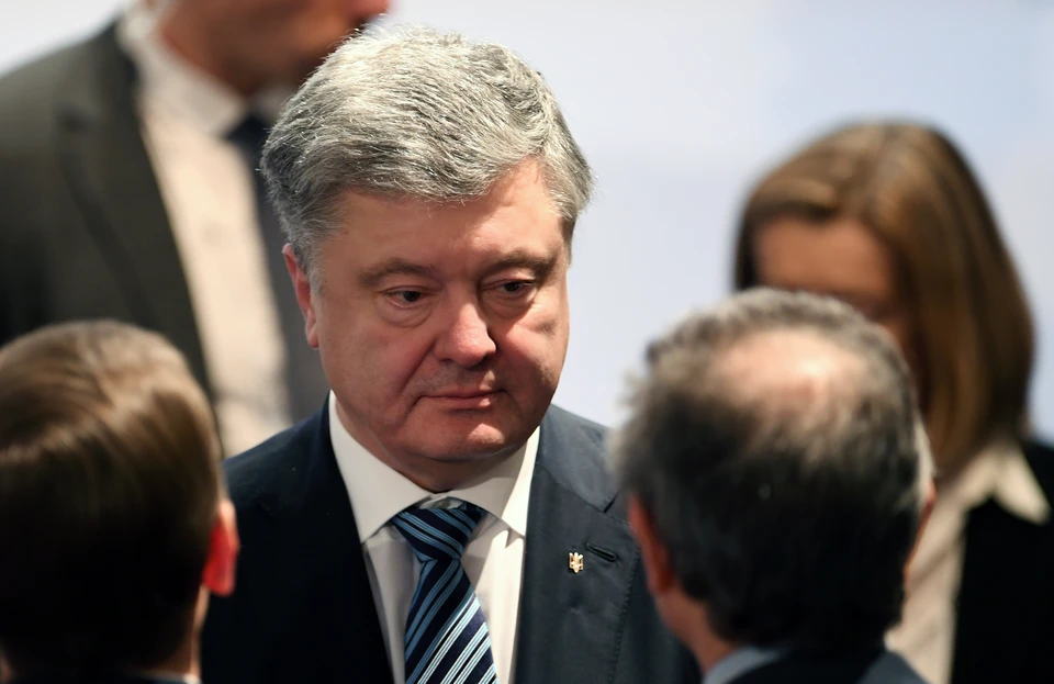 Петр Порошенко, занимавший должность президента Украины до избранного ныне на этот пост Владимира Зеленского, не смог оставить нацию в эту трудную минут без себя любимого.