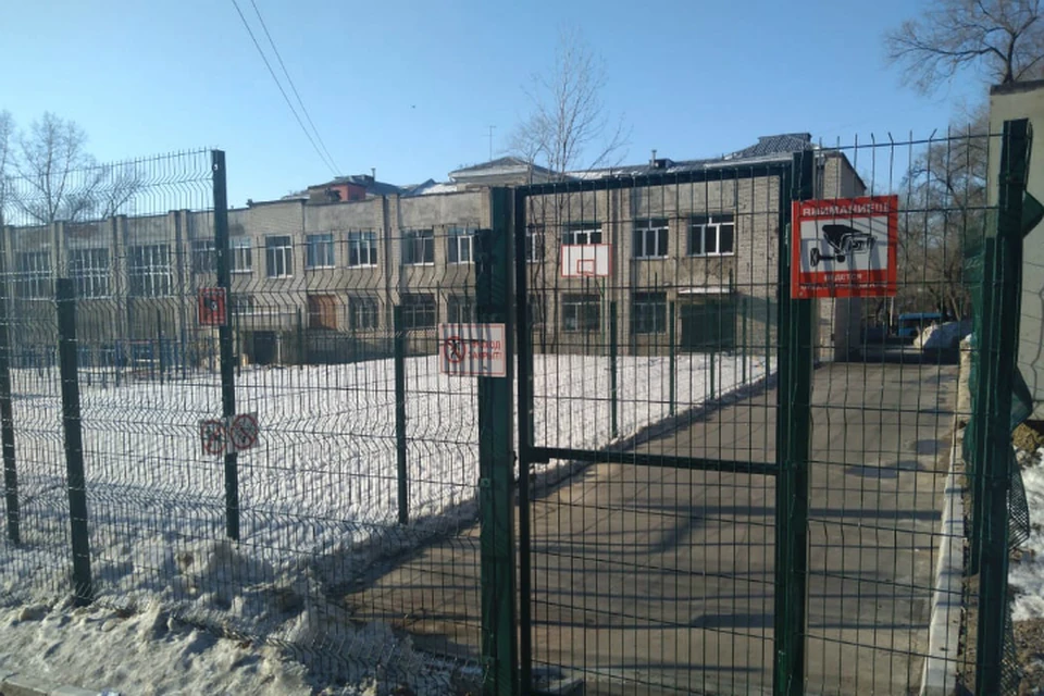 Школьников массово эвакуируют во время занятий в Хабаровске и Комсомольске