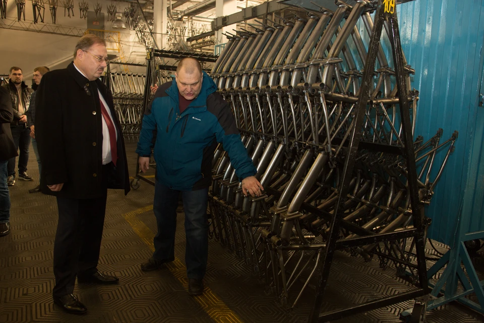 В Жуковке Борис Пайкин посетил градообразующее предприятие – веломотозавод.