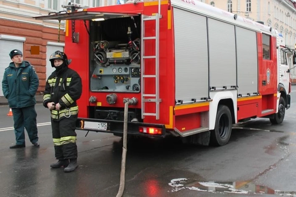 Во Владивостоке загорелось административное здание