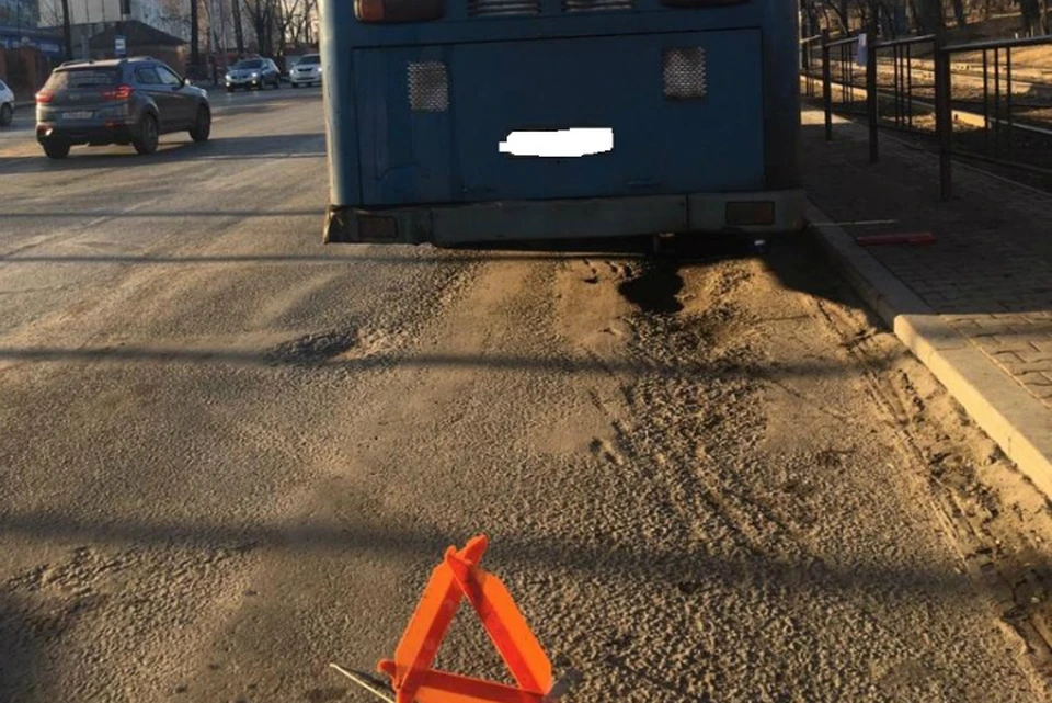 Пешехода сбил автобус на остановке в Хабаровске