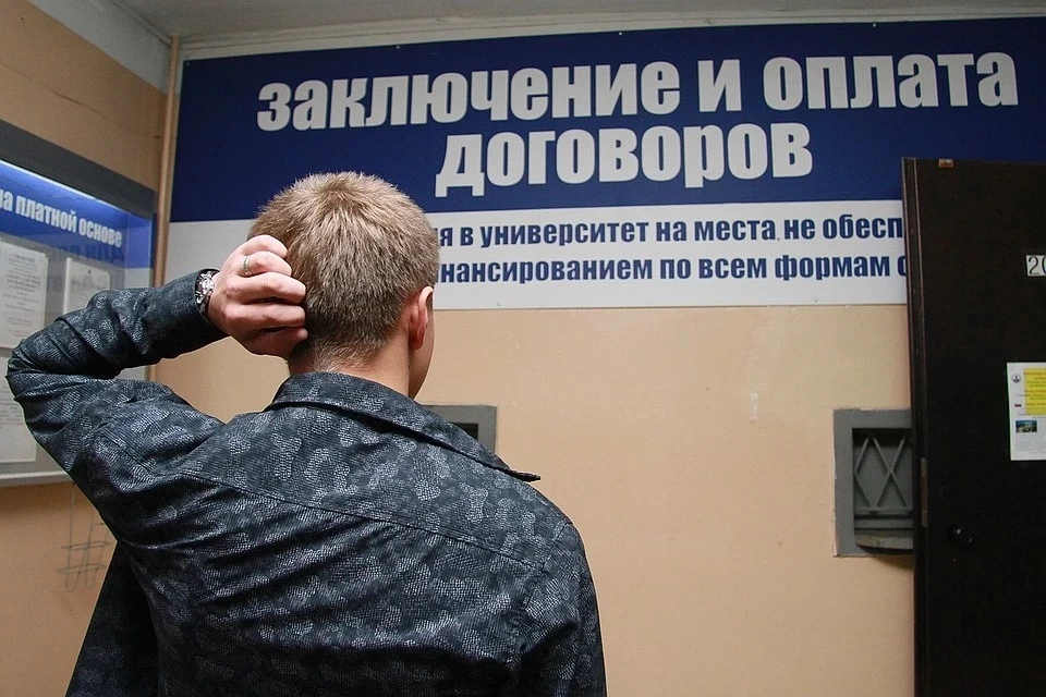 Больше половины российских студентов обучаются в вузах платно