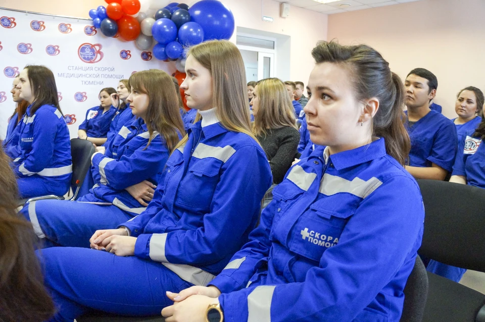 Тюмень помощь. Тюмень станция скорой медицинской. Молодой фельдшер. Фельдшер Тюмень. Фельдшер скорой медицинской помощи Тюмень.