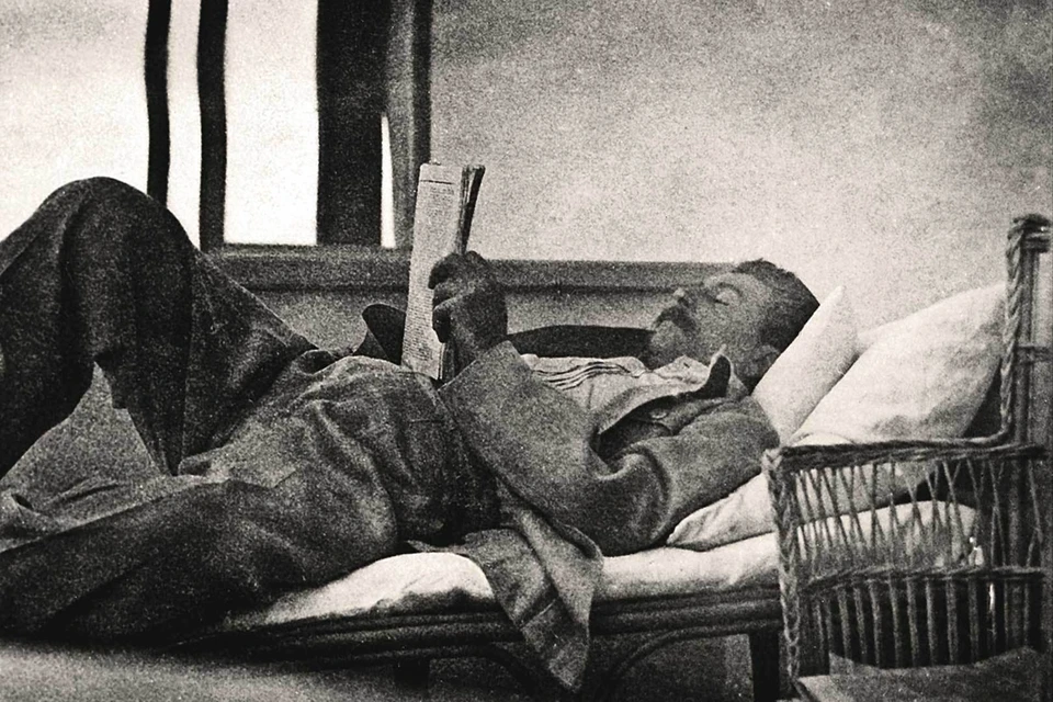 Иосиф Сталин прочитывал до 500 страниц в день, даже на отдыхе.