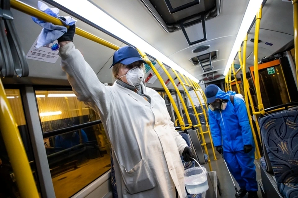 В Калининграде начали обрабатывать от вирусов общественный транспорт.