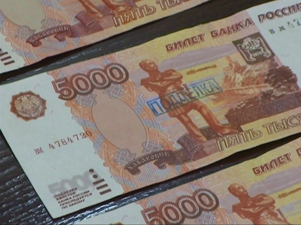 Две новые фальшивки достоинством в 5000 рублей нашли в Смоленске. Фото: пресс-служба УМВД России по Смоленской области.