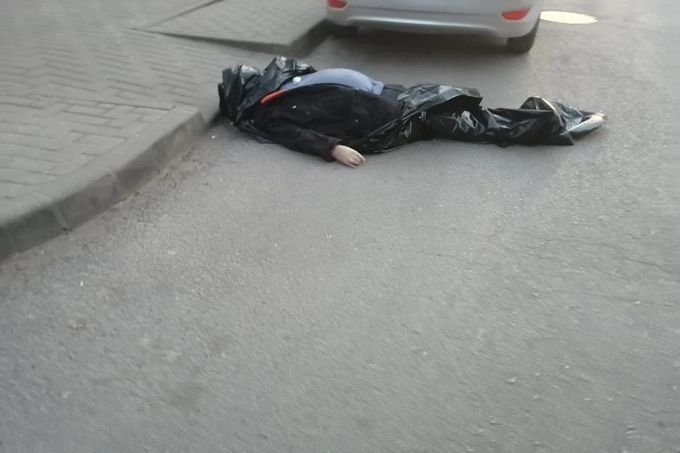 Мужчина скончался прямо на улице.