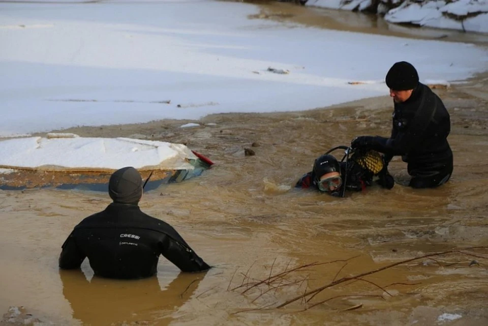 Красноярские спасатели возобновили поиск пропавших на реке Сейбе