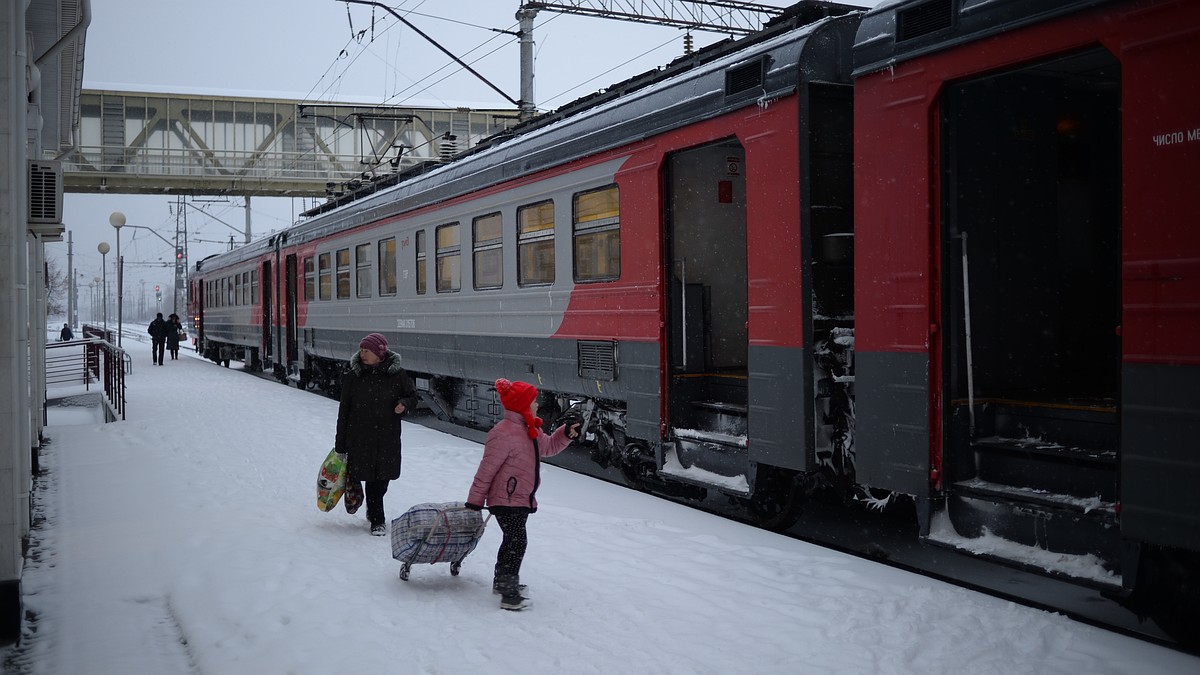 Из-за коронавируса железнодорожники отменили поезда из Челябинской области  в Казахстан - KP.RU