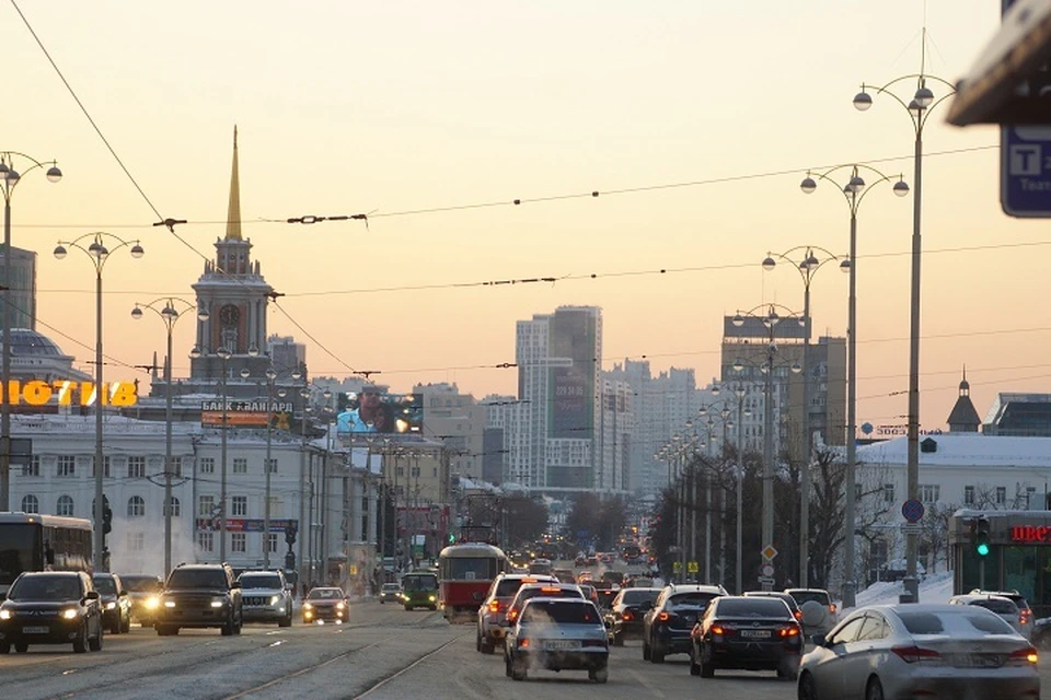 Екатеринбург застыл в пробках