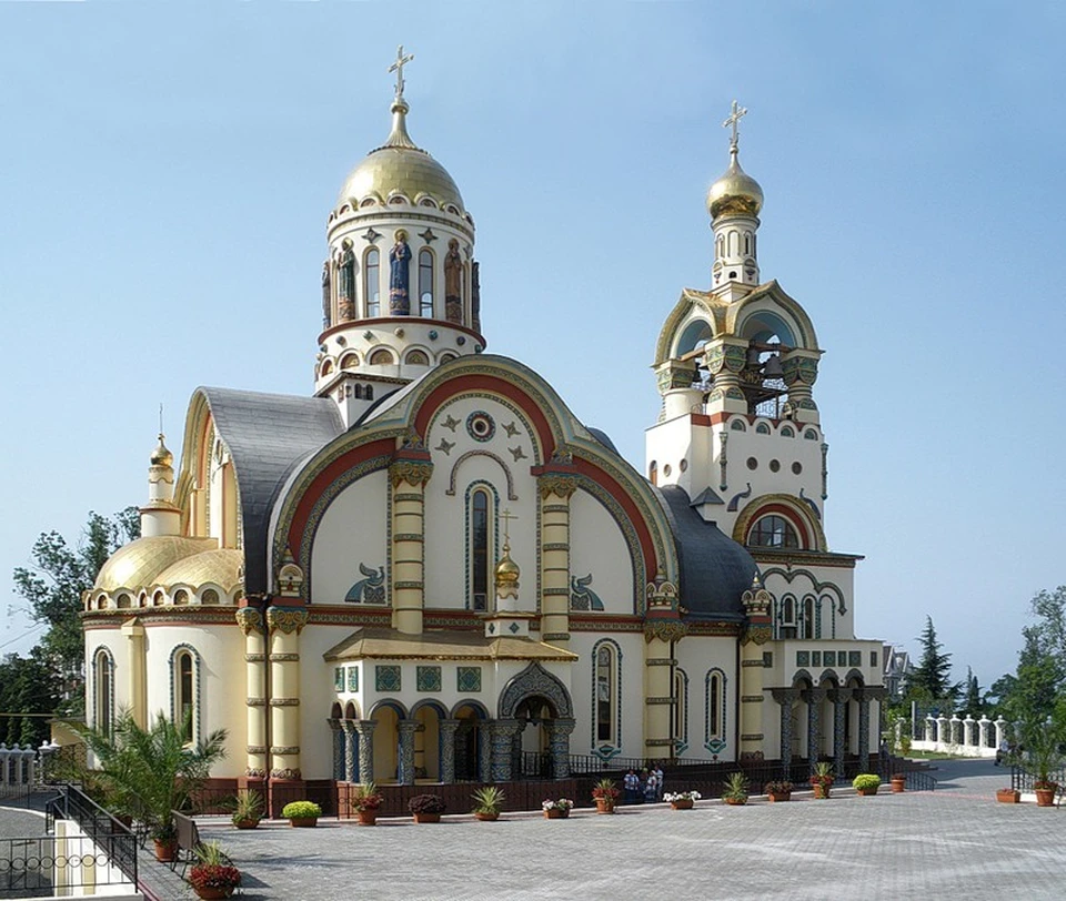 Кафедральный собор святого равноапостольного великого князя Владимира в Сочи Фото с сайта hram-vladimira-sochi.ru
