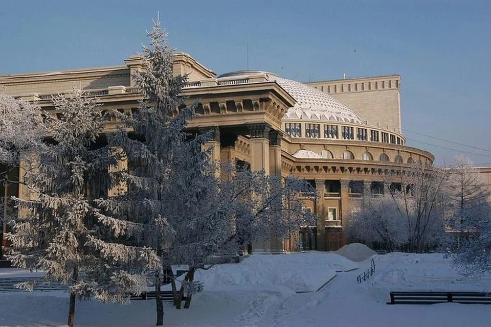 Оперный театр в Новосибирске объявил о переносе всех своих спектаклей и показов из-за угрозы коронавируса.