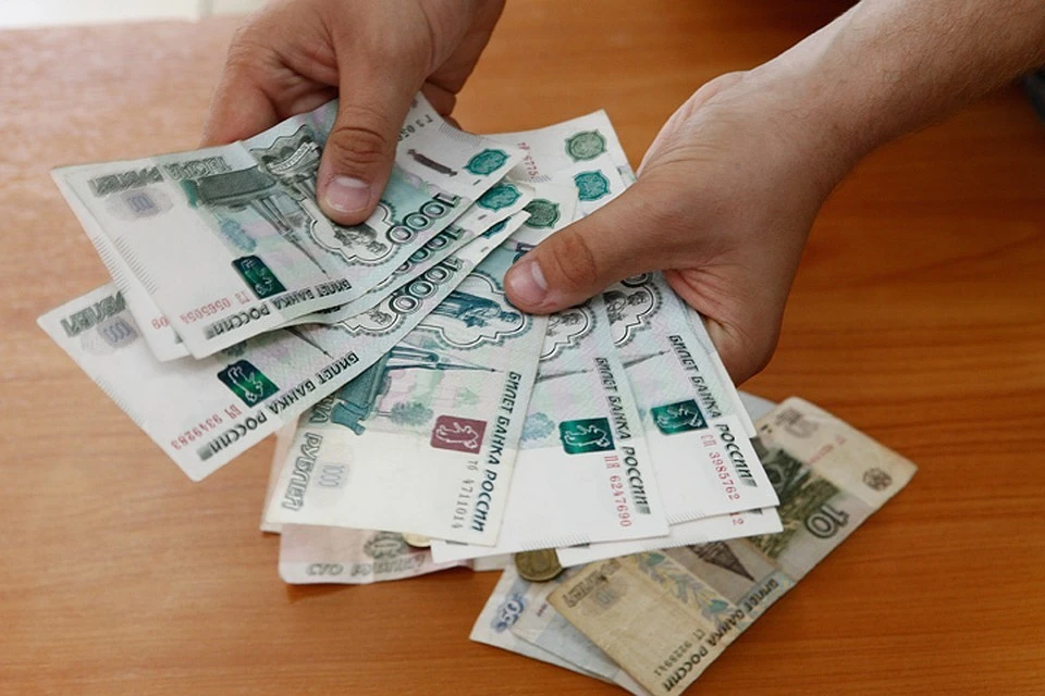 Директор предприятия не платил зарплату более двух месяцев