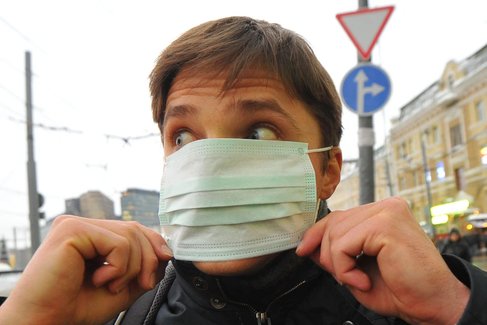 Московская полиция ищет преступников, которые обчистили склад с медицинскими масками на юге столицы.