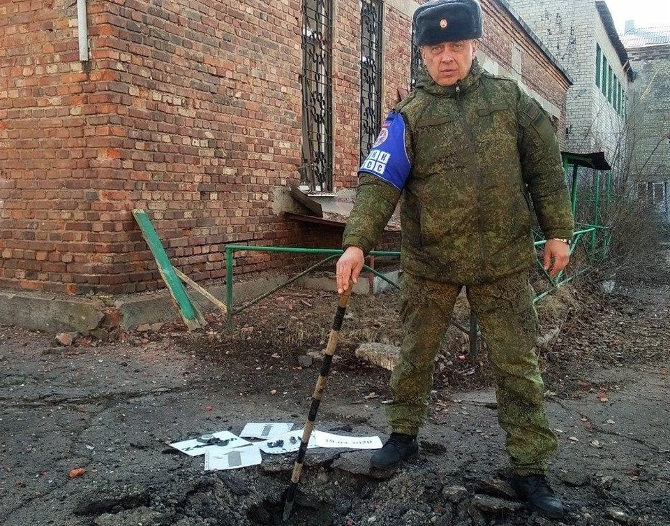Во дворе школы-интерната для детей с ДЦП образовались воронки. Фото: СЦКК