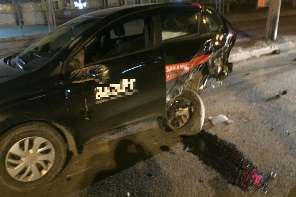 Иномарка протаранила такси в Нижнем Новгороде. ФОТО: Регион-52