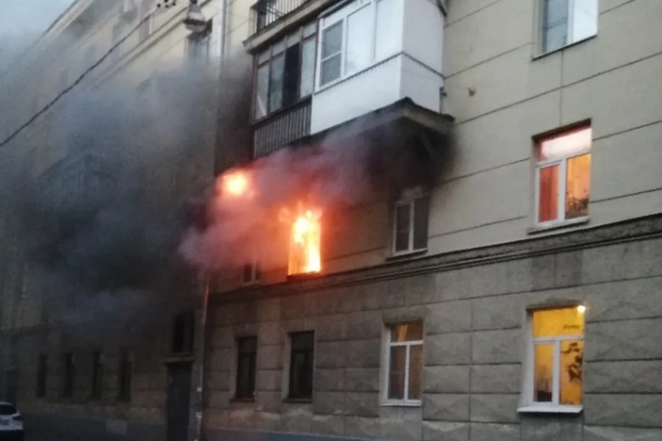 На улице Диагональной загорелась квартира. Фото: vk.com/spb_today