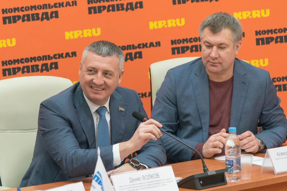 Депутат Денис Волков (слева) считает, что забота об экологии должна стать трендом Самарской области.