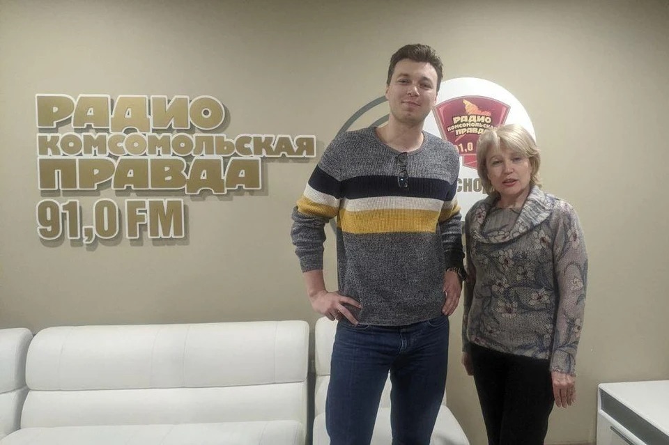 Слева Егор Казаков, справа Юлия Коваленко