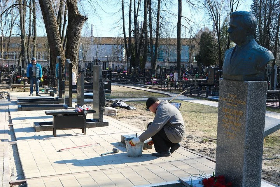 На городских кладбищах находятся 11 воинских мемориалов