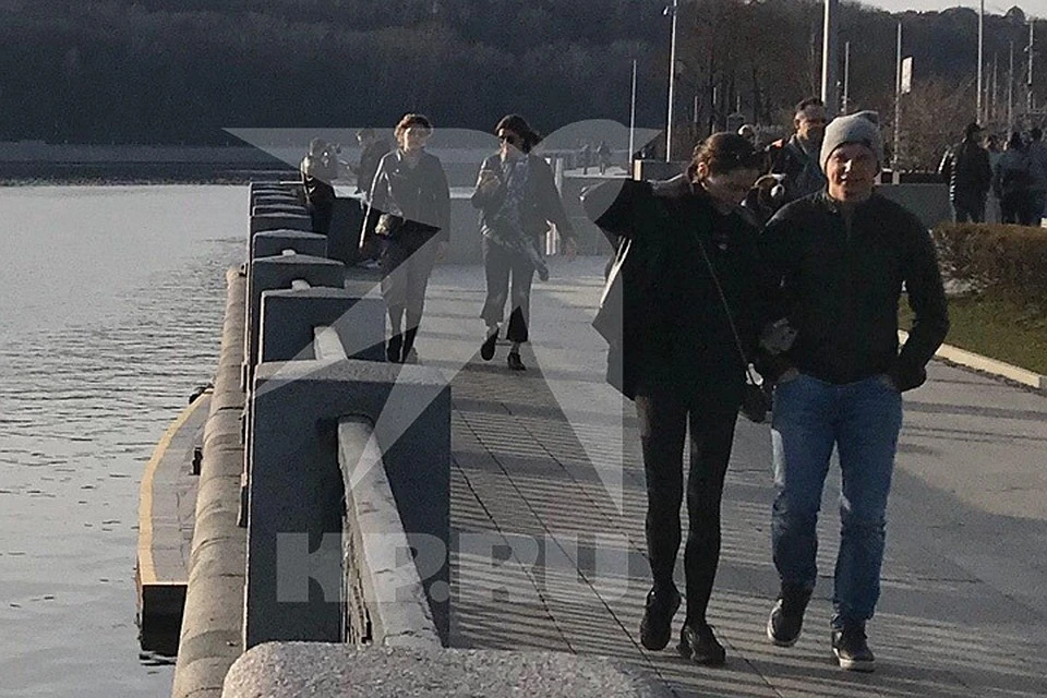 Андрей Аршавин прогулялся по набережной с новой девушкой