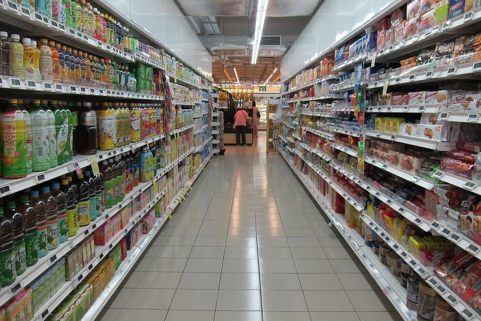Продавец присвоила продукты и деньги на общую сумму 15 тысяч рублей.