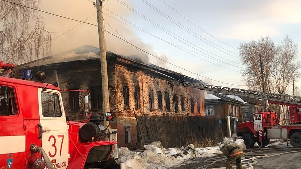 В Тобольске сгорел дом родственников легендарного авиаконструктора Андрея  Туполева - KP.RU