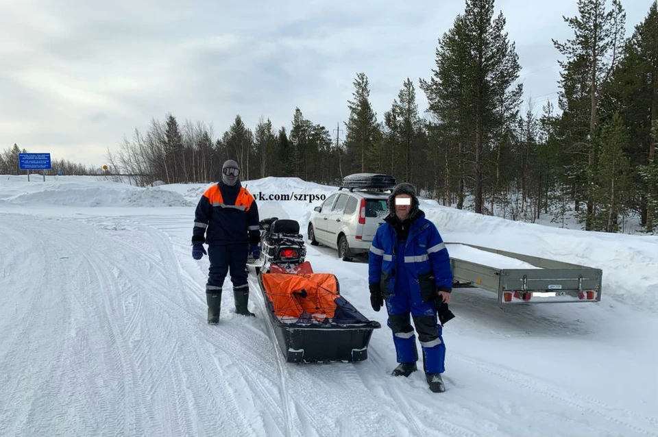 Спасатели приехали на помощь потерявшимся на снегоходах. Фото: Северо-Западный РПСО