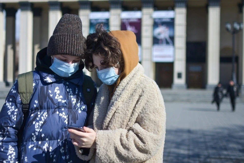 Горожан просят не приближаться друг к другу ближе чем на 1,5 и носить маски.