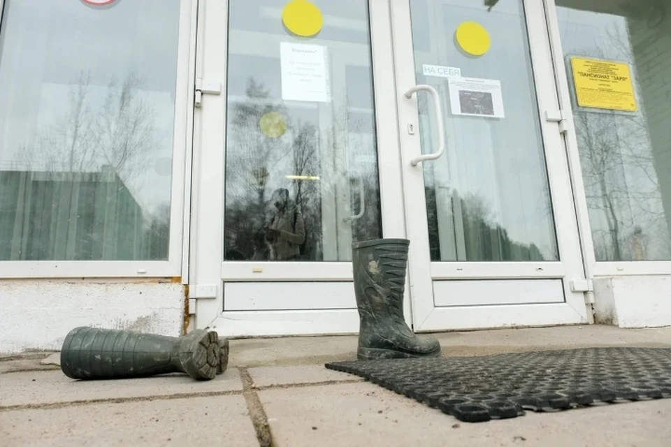Еще 10 нарушителей карантина по коронавирусу в Петербурге посадили насильно в пансионат "Заря".