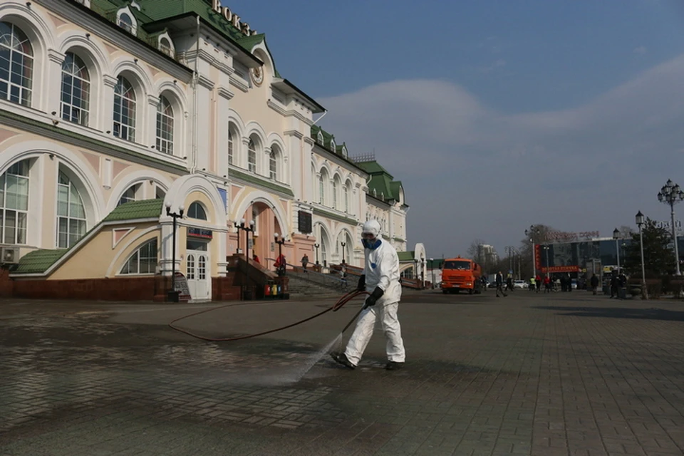 Хлоркой по коронавирусу: Привокзальную площадь в Хабаровске обработали от опасной инфекции