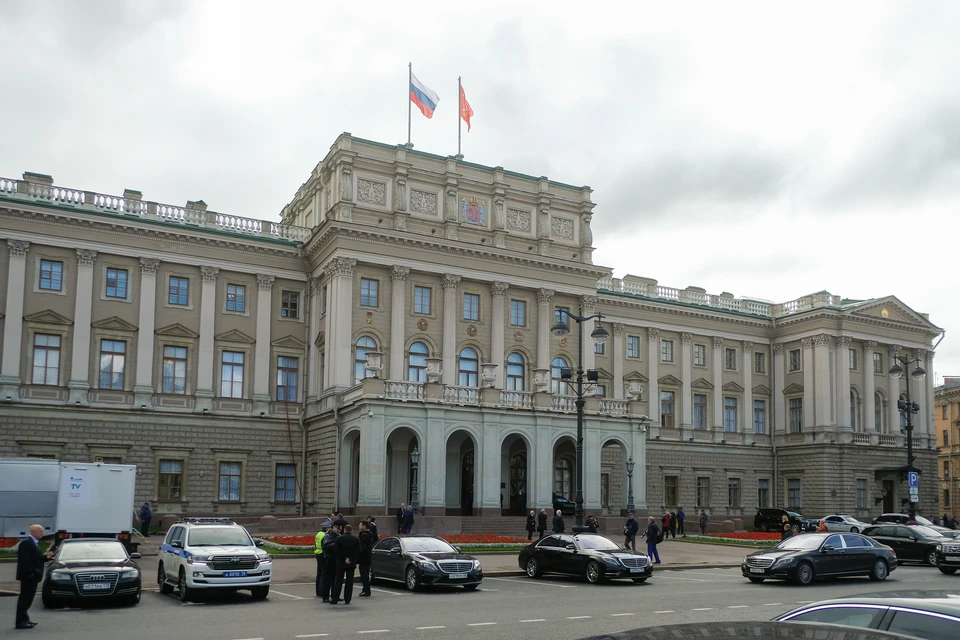 В петербургском парламенте рассмотрели «антивирусный» пакет законов.